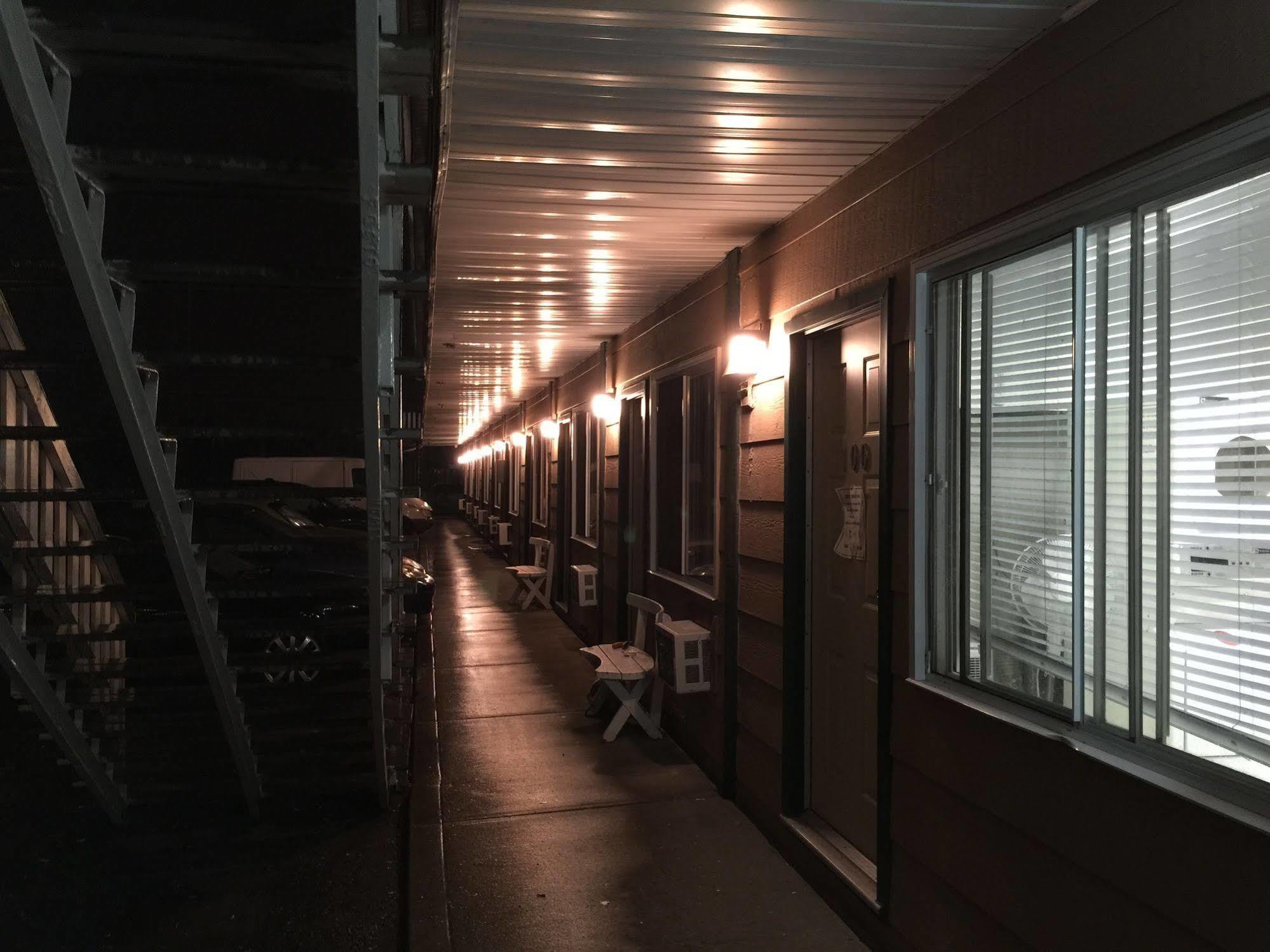 Chateau Motel Edmonton Kültér fotó