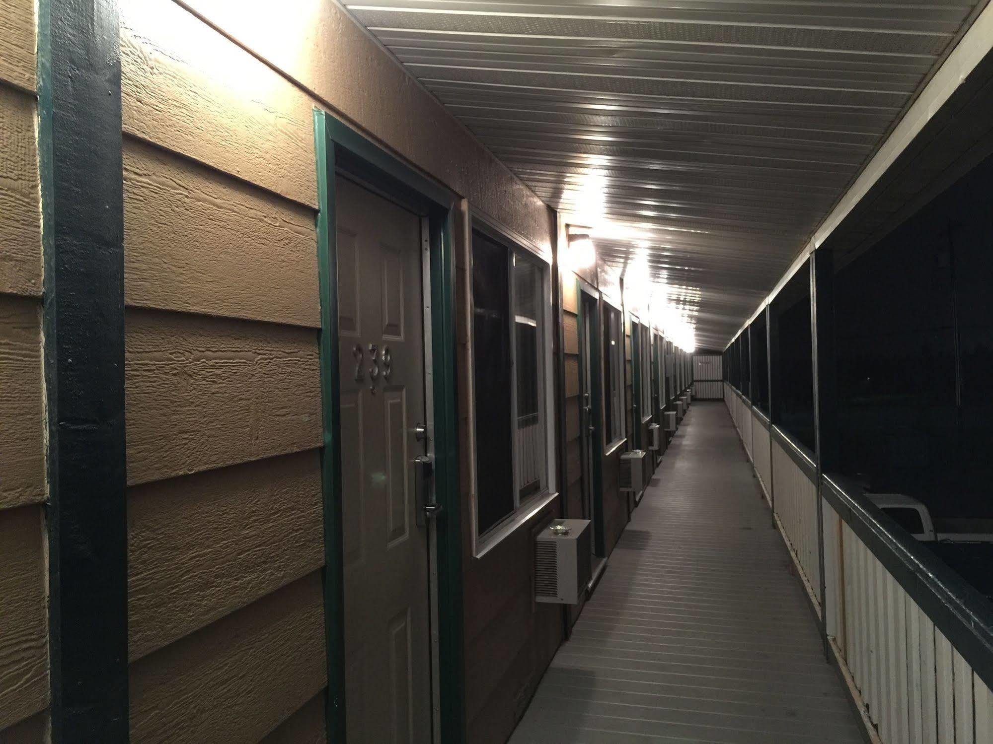 Chateau Motel Edmonton Kültér fotó